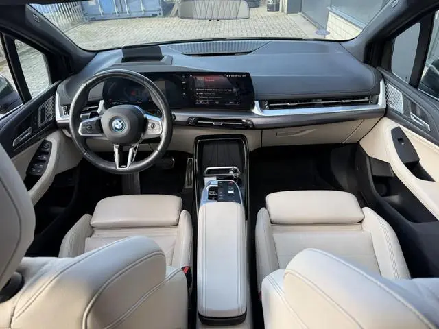 BMW 2-serie Active Tourer 230e xDrive M Sport 18"/Panoramadak/Leder + memory/Trekhaak/Dodehoek/Keyle...