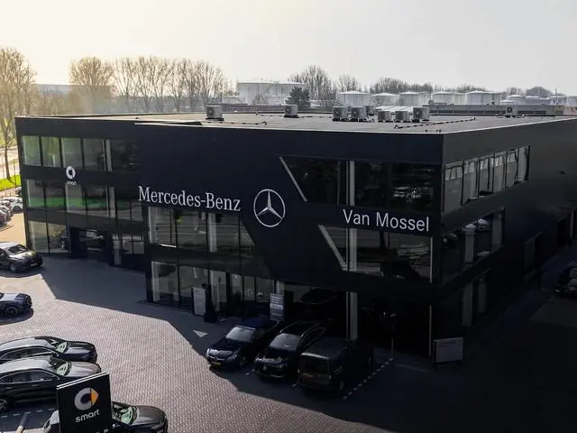 Mercedes-Benz C-klasse 400 4MATIC Launch Edition 94 kWh / Winterpakket / Sky-control / Superscreen /...