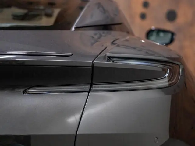 Aston Martin DB11