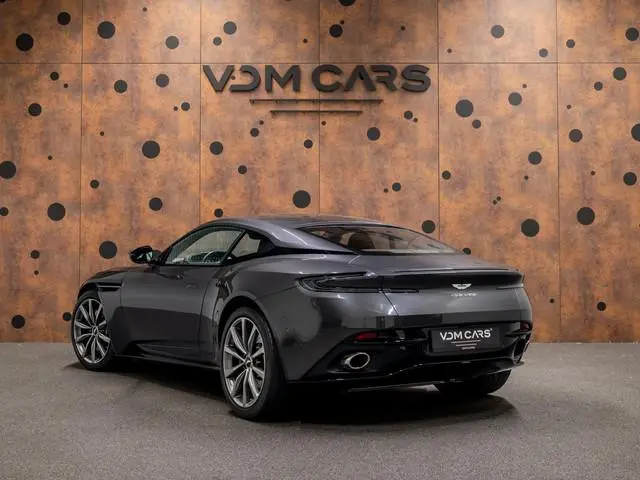 Aston Martin DB11