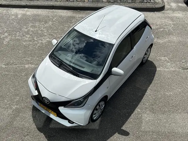 Toyota Aygo 1.0 VVT-i x-play AIRCO CAMERA LED 5 DEURS