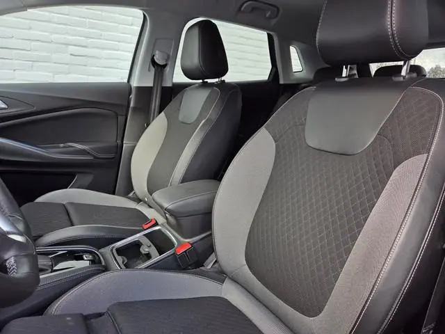 Opel Grandland X 130 PK Turbo Business Executive | Stoel/Stuurverwarming | Comfor