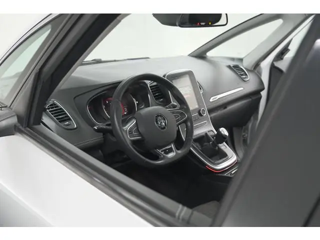Renault Scénic TCe 140 Intens | Trekhaak | Camera | Panoramadak | Navigatie