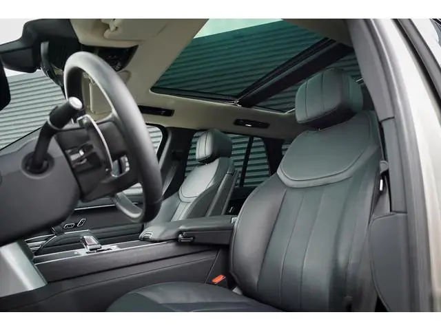 Land Rover Range Rover 3.0 P460e HSE PHEV / Batumi Gold / Towing Pack / Pano / NL Auto / 4Wiel sturi...