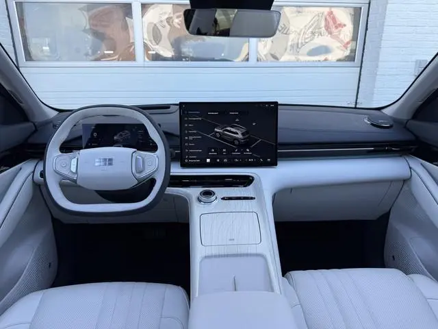 Geely E5