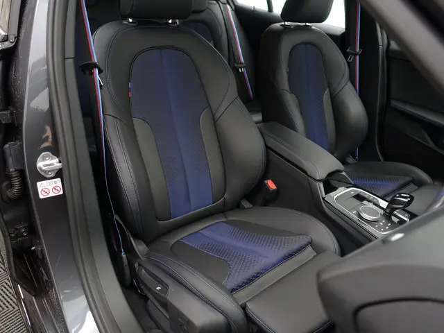 BMW 1-serie 118i M Sport Performance Aut- Carplay, Android Auto, Xenon Led, Sfeerverlichting, Stoelv...