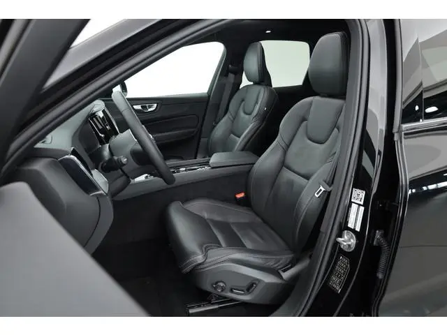 Volvo XC60 T8 Plug-in hybrid Plus Black Edition | Rijklaar! | Luchtvering | Stoelventilatie | Elek....