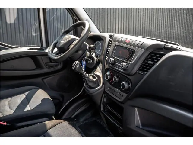 Iveco Daily 35S14 | L1H1 |140PK | 3.5T Trekgewicht | 3-Zits | Airco | Trekhaak