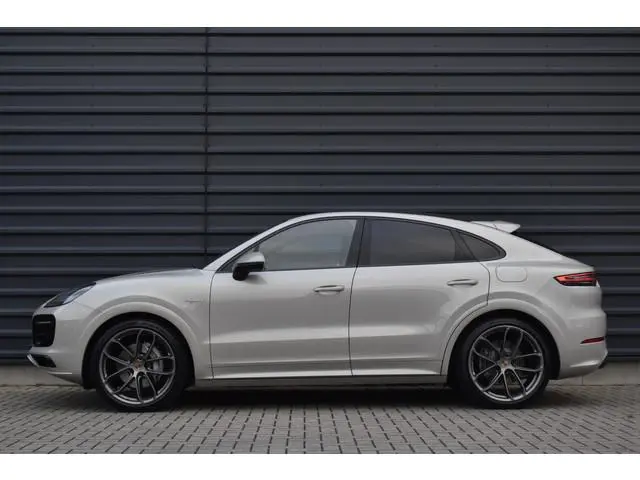 Porsche Cayenne Coupé 3.0 E-Hybrid 462pk Lightweight Sport Package | Carbon Dak | ACC | 22'' GT Desi...