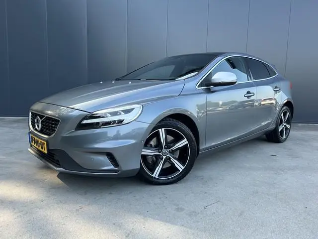 Volvo V40 1.5 T3 AUTOMAAT Polar+ Sport 1e EIGENAAR PANO DAK CAMERA HARMAN KARDON PARK ASSIST LED NAV...