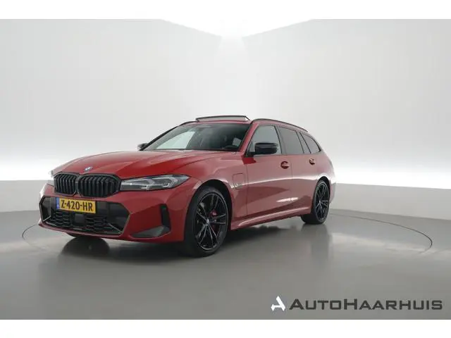BMW 3-serie Touring 330e xDrive M Sport | Pano | HUD | Camera | Elek. Trekhaak | 19'' | Stoelverw. |...