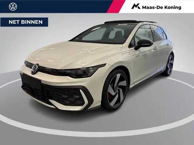 Volkswagen Golf 1.5 eHybrid 272pk DSG GTE · Panoramadak · Camera · Inklap. Trekhaak · Leder Vienna ·...