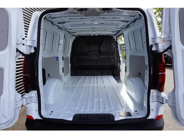 Volkswagen e-Transporter L2H1 71 kWh Life Apple carplay Trekhaak Camera Parkeersensoren Digitaal das...