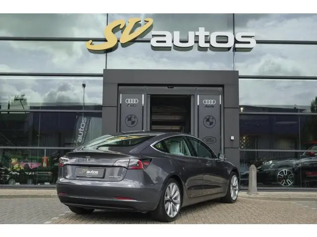 Tesla Model 3 Long Range 351pk AWD 75 kWh *BTW* *SOH 85%* Panoramadak 19" LMV Sport Autopilot