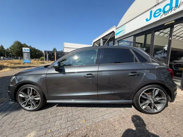 Audi S1