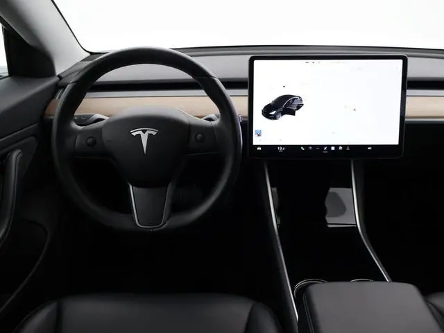 Tesla Model 3 60 kWh RWD *BTW* + LEDER | PANORAMA | 3 CAMERA'S