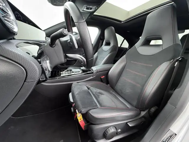 Mercedes-Benz CLA-klasse 250e AMG // SoH 93,9% // Panoramadak // Nightpakket // Sfeerverlichting //...