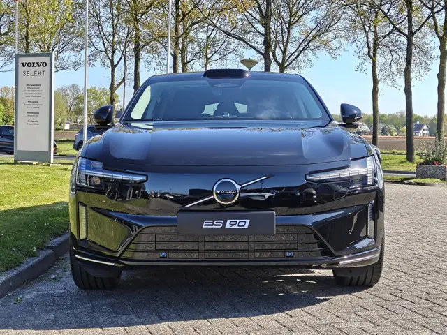 Volvo ES90 Single Motor Extended Range Ultra 92 kWh | Climate | Pilot Assist | B&W | 22"LMV | Getint...