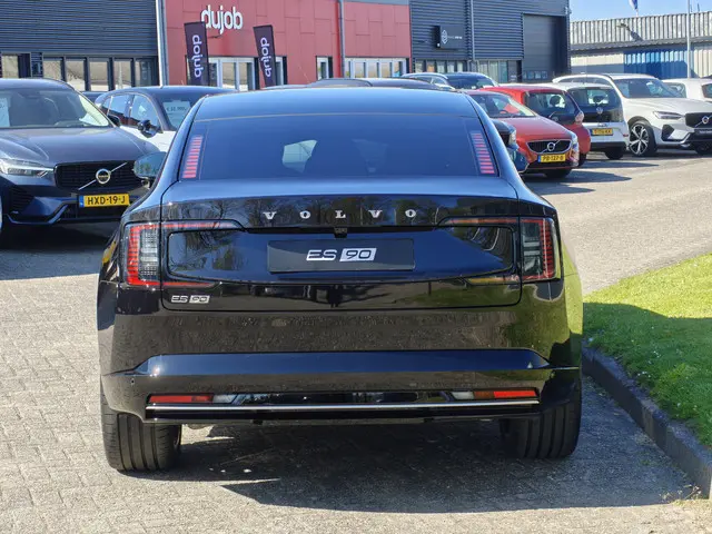 Volvo ES90