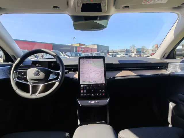 Volvo ES90