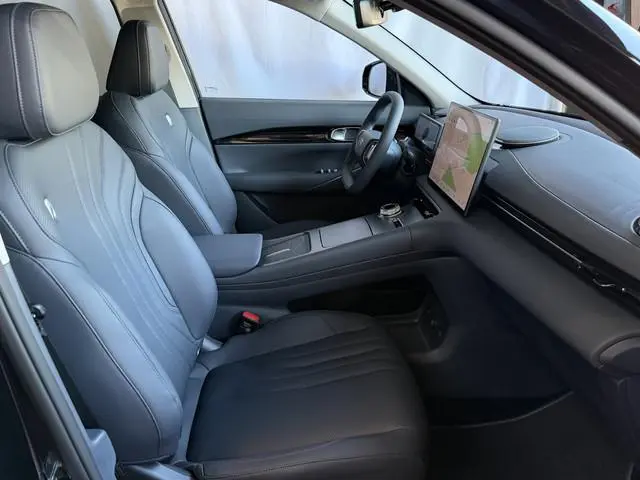 Geely E5