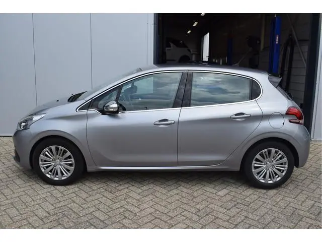 Peugeot 208 1.2 Allure 110PK | Automaat | NL-Auto | Apple Carplay/Android Auto