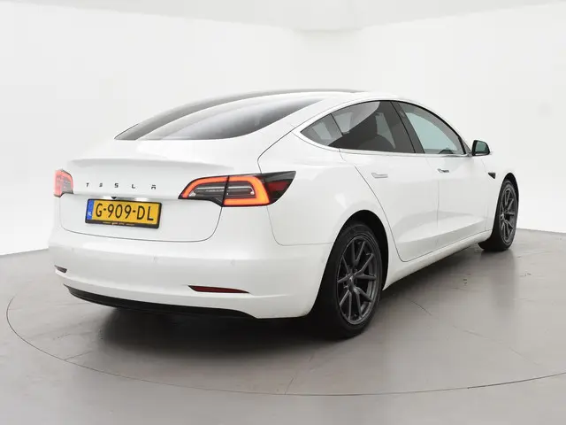 Tesla Model 3 LONG RANGE AWD 75 kWh 86% SOH+ CARBON DASHBOARDINLEG | ZWART LEDER | STOELVERW. V+A