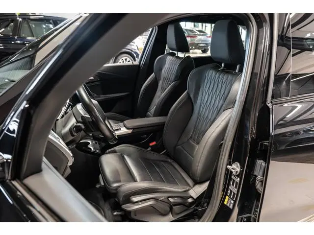 BMW iX1 xDrive30 Launch Edition 67 kWh M Sport | Pano | H&K