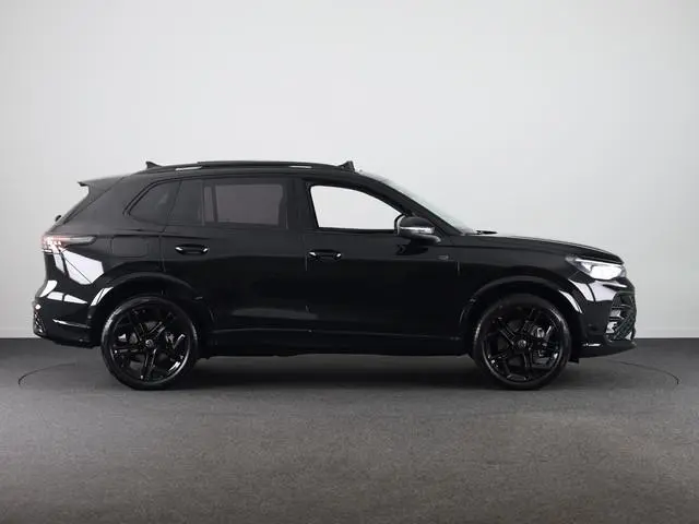 Volkswagen Tiguan R-Line Edition 1.5 eHybrid 150 kW / 204 PK SUV 6 v Panoramadak | Trekhaak | 360