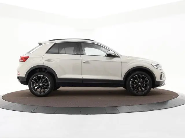 Volkswagen T-Roc 1.5 TSI 150pk DSG Life · Trekhaak · Stoelverwarming · Apple/Android Car Play · Navi...