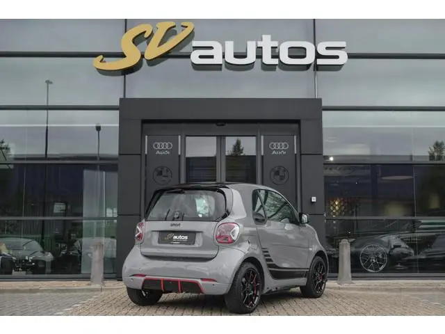 smart fortwo EQ BRABUS 82pk 18 kWh Edition 1 Panoramadak JBL audio Leder *SOH95%* Camera VOL!!! 1e E...