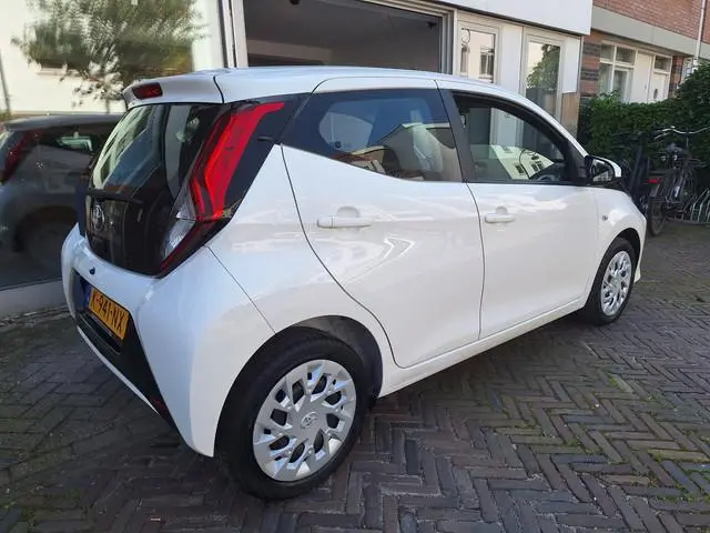 Toyota Aygo 1.0 VVT-i X-Play 5Drs /Camera/Navi/Apple/Android/1e Eig/Garantie