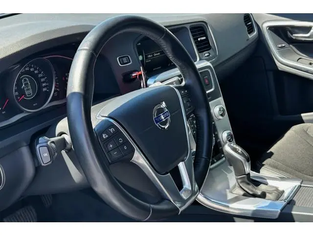 Volvo V60 Cross Country 2.0 T5 245pk Nordic+ XENON STANDKACHEL 74983KM! 2e eig.!