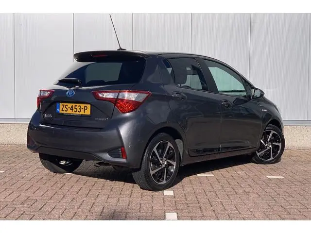 Toyota Yaris 1.5 Hybrid Executive / Camera / Panoramadak / DAB+ /