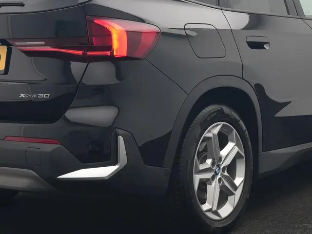 BMW iX1