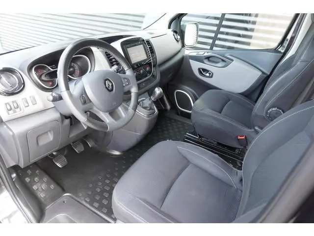 Renault Trafic 146pk L2H1 Dubbele cabine 5-zit 2x Schuifdeur Camera Parkeersensoren Navigatie Trekha...