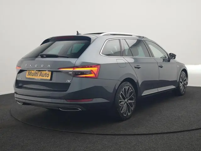 ŠKODA Superb Combi 1.4 TSI iV Laurin & Klement PHEV 218pk Dealer O.H. | Trekhaak Af Fabriek | Panoda...