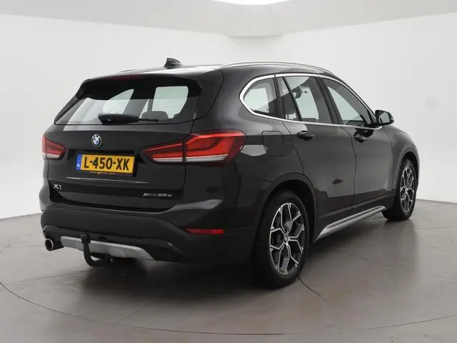 BMW X1 xDrive25e 220 PK BUSINESS EDITION + TREKHAAK | HEAD-UP | SFEERVERL. | CAMERA | STOELVERW.