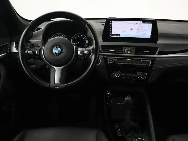 BMW X1 xDrive25e 220 PK BUSINESS EDITION + TREKHAAK | HEAD-UP | SFEERVERL. | CAMERA | STOELVERW.