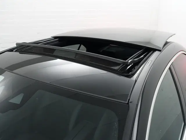 Mercedes-Benz A-klasse 250 e AMG Premium Plus- Burmester Surround, Head Up, 360 Camera, Carplay, And...