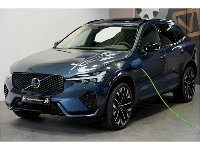 Volvo XC60 2.0 T8 AWD 335kw/456pk Aut8 Plug-in hybrid Plus Dark LUCHTVERING + PANORAMADAK + 360 CAME...