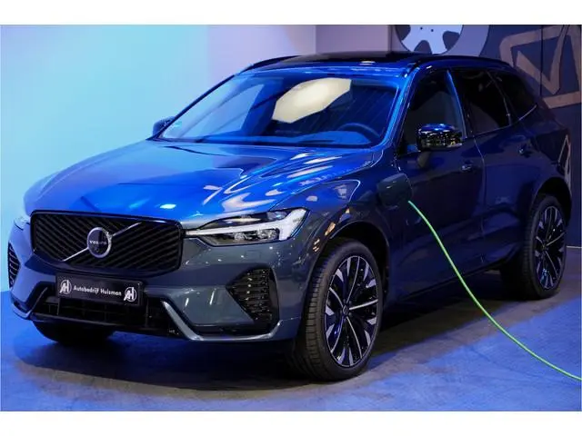 Volvo XC60 2.0 T8 AWD 335kw/456pk Aut8 Plug-in hybrid Plus Dark LUCHTVERING + PANORAMADAK + 360 CAME...