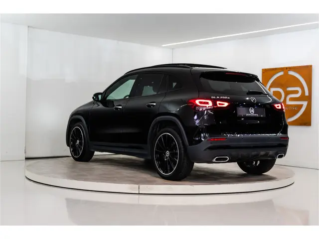 Mercedes-Benz GLA-klasse 250 e AMG 218PK | Pano | Sfeer | Carbon | Keyless | Stoelverw. | 12 MND Gar...