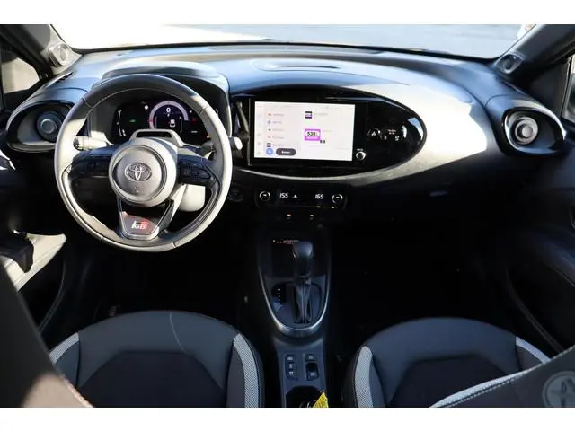 Toyota Aygo X Hybrid 115 GR Sport, Keyless entry, JBL, € 1.500 Inruil voordeel !Stoelverwarming, Ada...