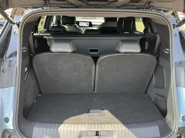 Peugeot e-5008