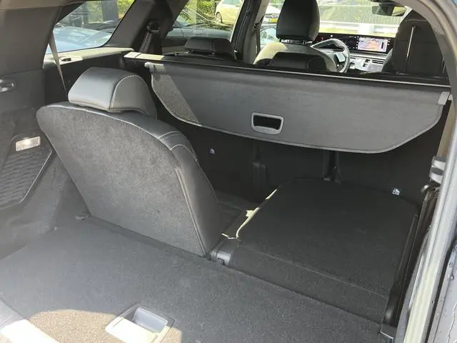 Peugeot e-5008