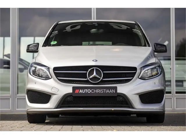 Mercedes-Benz B-klasse 180 AMG Night Edition Plus | Automaat | NL Auto | Trekhaak | Carplay