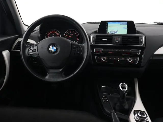BMW 1-serie 116i 5-DEURS SPORT + STOELVERW. | CRUISE CONTROL | NAVIGATIE | CLIMATE CONTROL