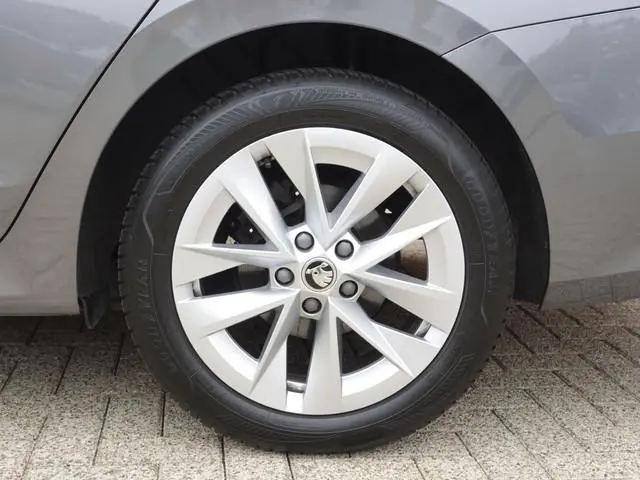 Skoda Octavia Combi 1.0 TSI 110pk Business Edition Plus Navigatie Apple Carplay/Android Auto Camera...