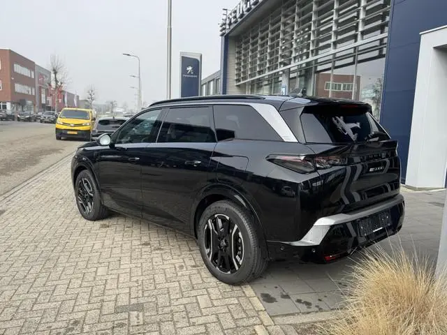 Peugeot e-5008